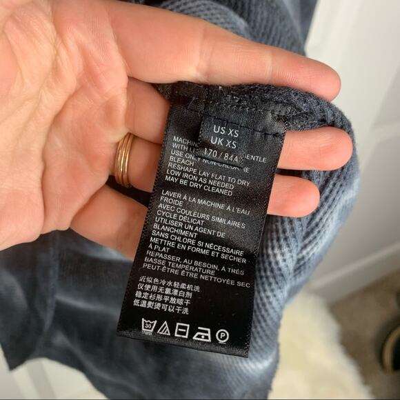 Anthro Maeve Navy Blue Tie Dye Waffle Knit Cowl Neck Thermal Top Size XS - Picture 5 of 7